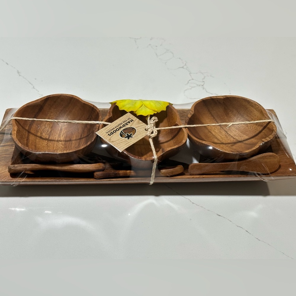 NWT Hardwoods Of The South Pacific Condiment Hibiscus Shaped  3 Bowls w/ Spoons